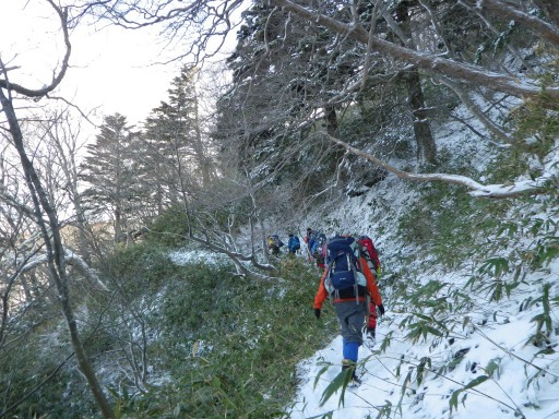 降雪直後の登山道